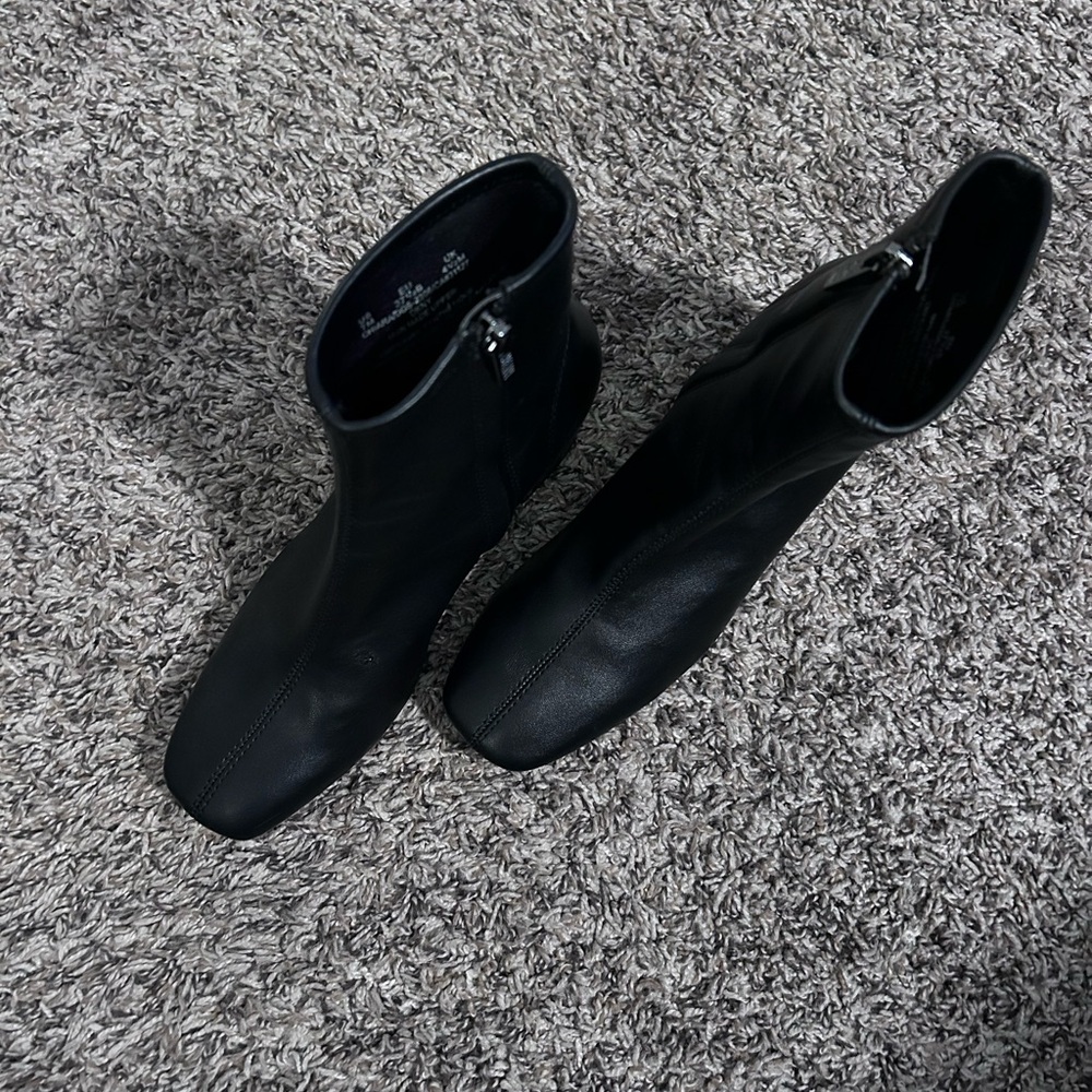 ⚡️DKNY • Black Block Heel Bootie • sz 7M - Picture 4 of 10